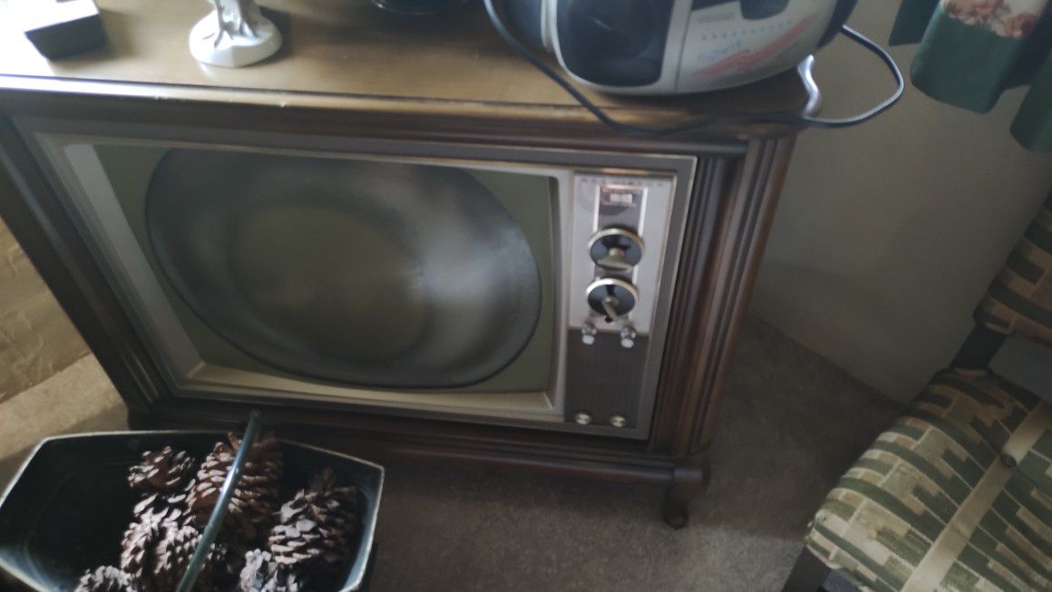 1960's Vintage RCA Victor New Vista 21" TV - Part Of Estate Sale Pick Up Monday In Whittier CA