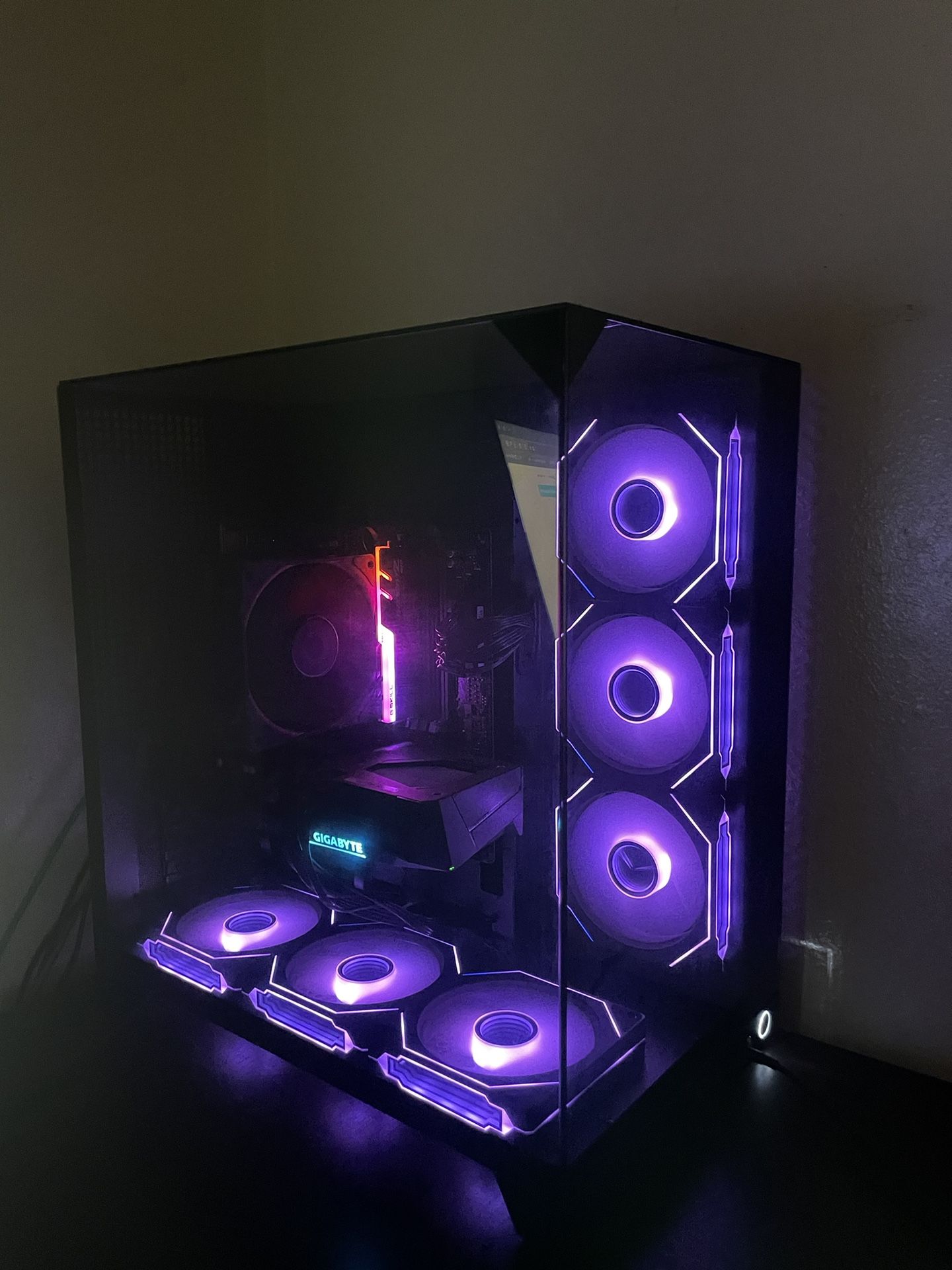 Gaming Pc       (SEND OFFERS!!) (CHRISMAS GIFT)