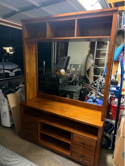 Entertainment center