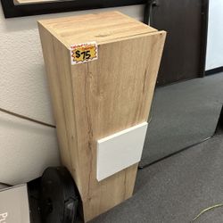 New Wooden Medicine Cabinet Three Shelves Single Door Light Oak Finish