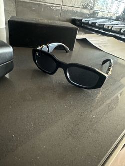 Brand new Versace sunglasses for sale ! Unisex