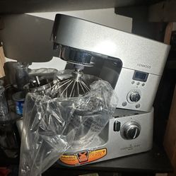 KENWOOD COOKING CHEF MIXER Model KM080