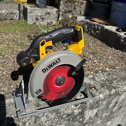 Dewalt Circular Saw DCS393