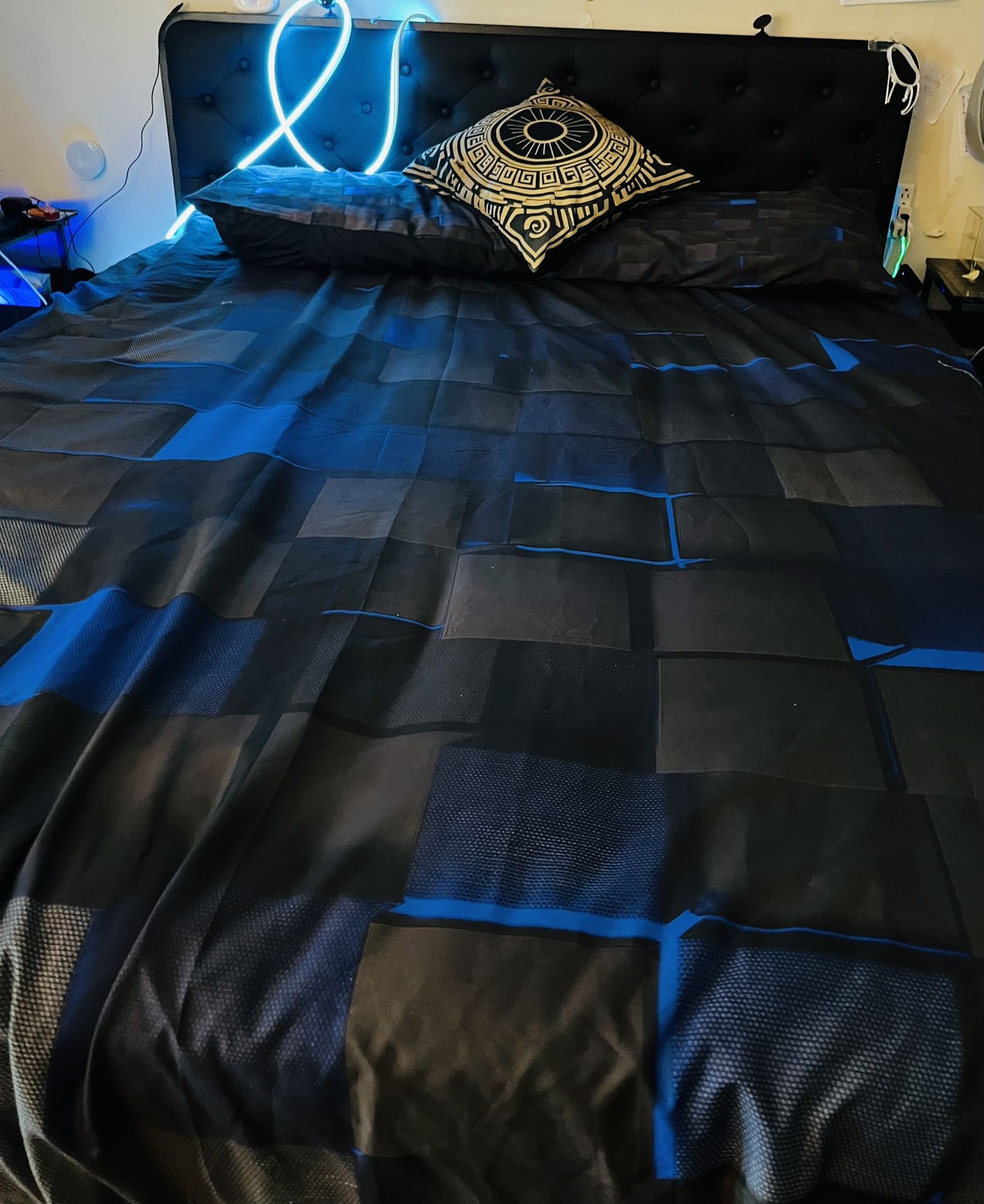 Four Piece Queen Bed Set