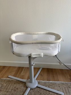 HALO BassiNest Swivel Sleeper - Premiere Series (Pebble Pattern)