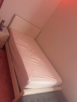 Twin mattress with box spring