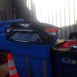 2020*2021*REAR TRUNK LID 4 TOYOTA CORROLLA  WITH LEFT SIDE LITE N WING.