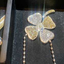 Gold Chain With Diamond Pendant 