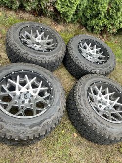 XD ChopStix 2 Piece W/ 35” Mickey Thompson Baja Boss Tires
