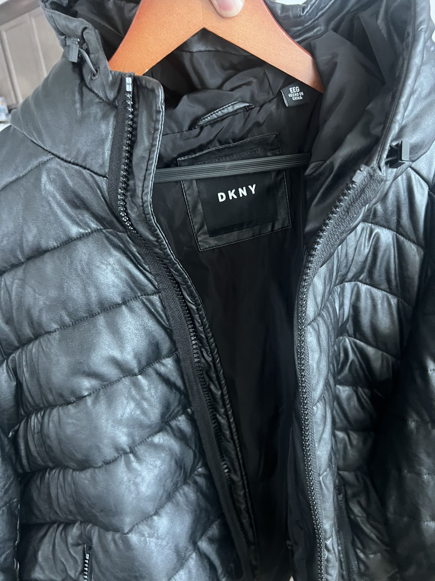 DKNY Jacket (Very Comfortable** Very Stylish)