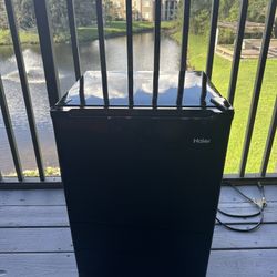 Haier Mini Fridge 