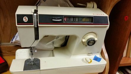 Singer sewing Machine. . Attachments