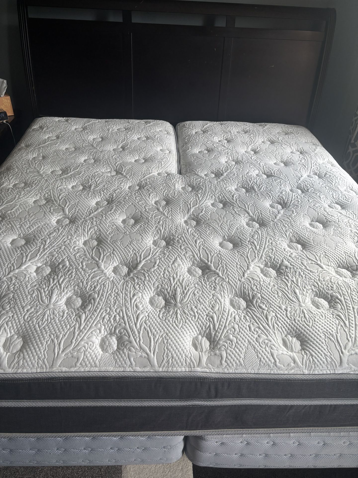 Insta Comfort Q8 King Flex Head Mattress $1000 OR BEST OFFER NEEDS TO GO