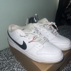 WHITE NIKE SB DUNKS