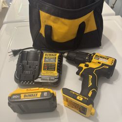 Dewalt 20 volt Hammer Drill Brushless with 2AH battery,charger and bag 2024 model NEW