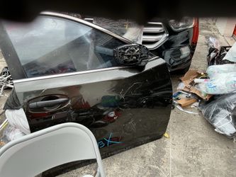 Door passenger side Nissan rogue  2014-2020