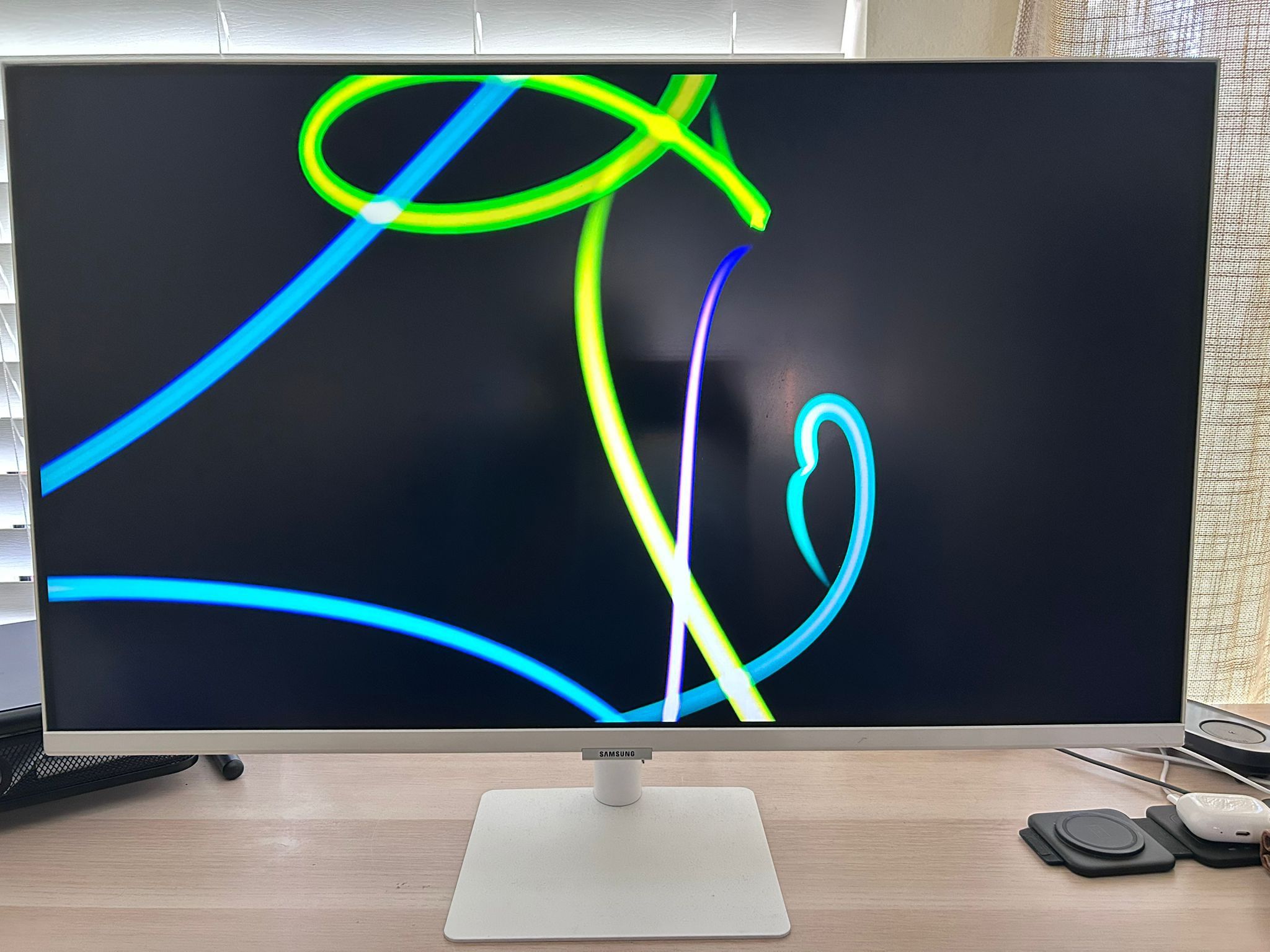 Samsung 32″ 4K Smart Monitor – White M70B Series – With USB-C & Speakers