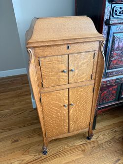 Antique Oak Victrola Phonograph Cabinet