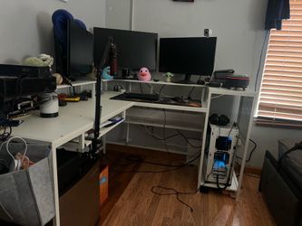 Gaming desk