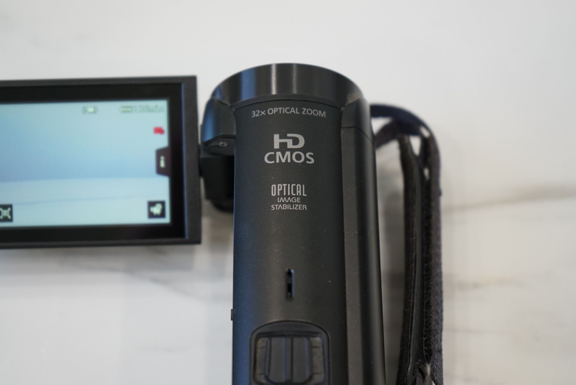 Canon VIXIA HF R800 Portable Video Camera Camcorder