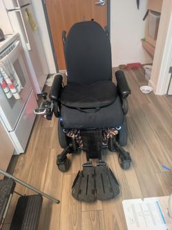 Quantum 4 edge 3 power chair