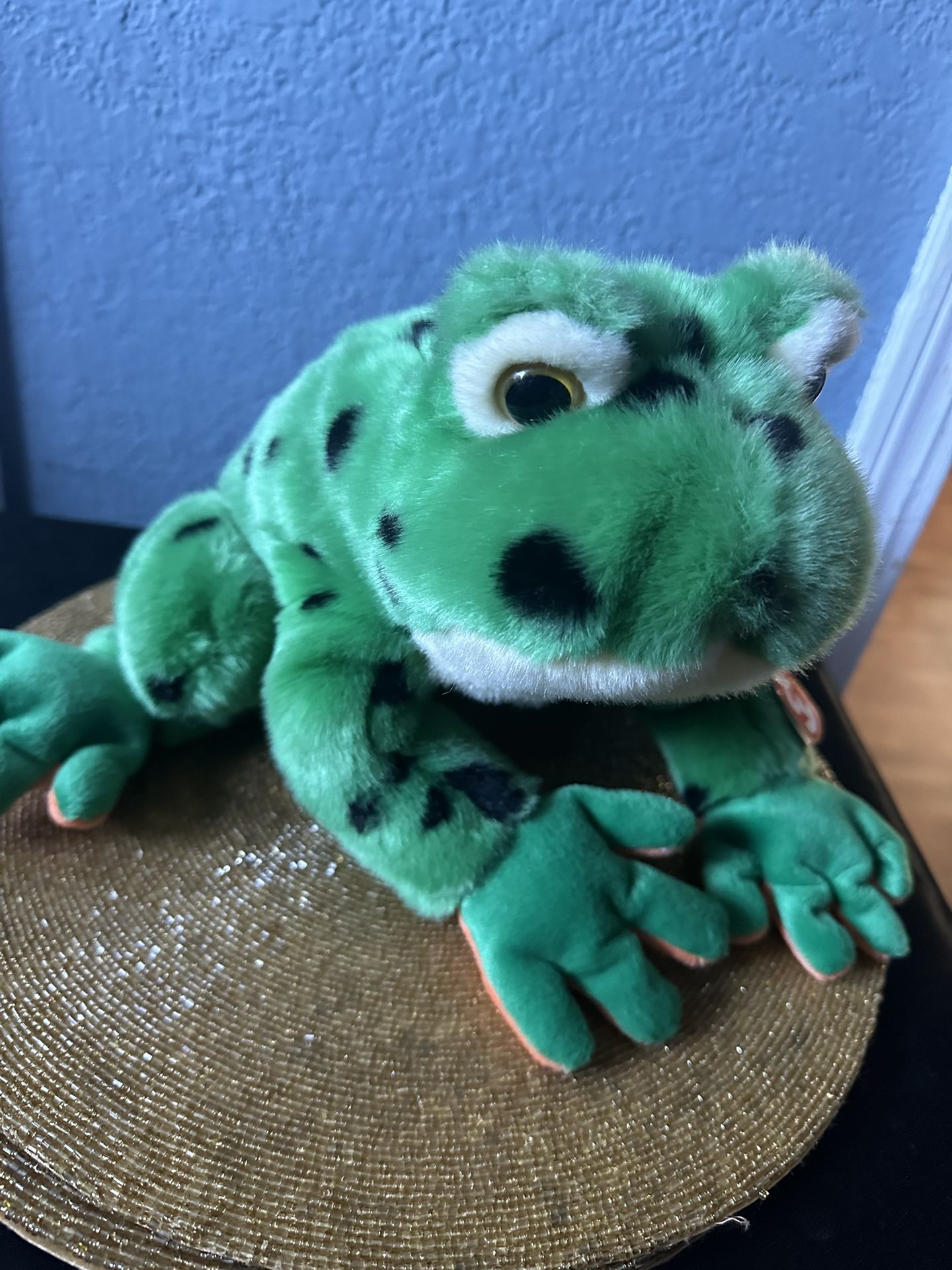 Cute Ty Classic Beanie Baby 2004 Lilypad Green Frog Plush