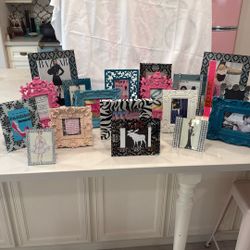 Set Of 18 Fashion Frames