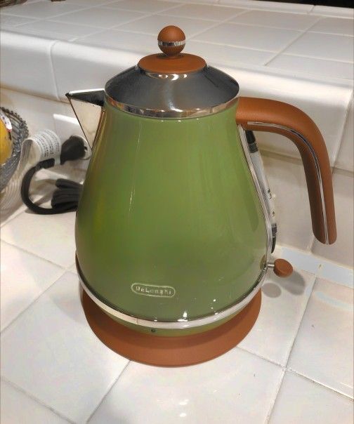 Delonghi Electric kettle (1.0L) Icona Vintage Collection
🛑No Offers