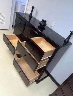 Nine drawers dresser