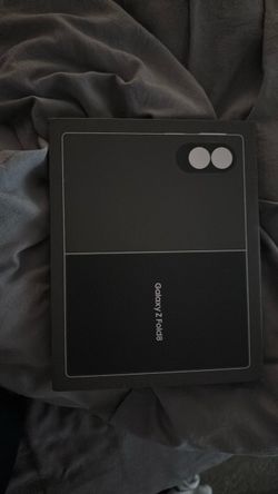 New with box Tmobile fold 8 Tmobile