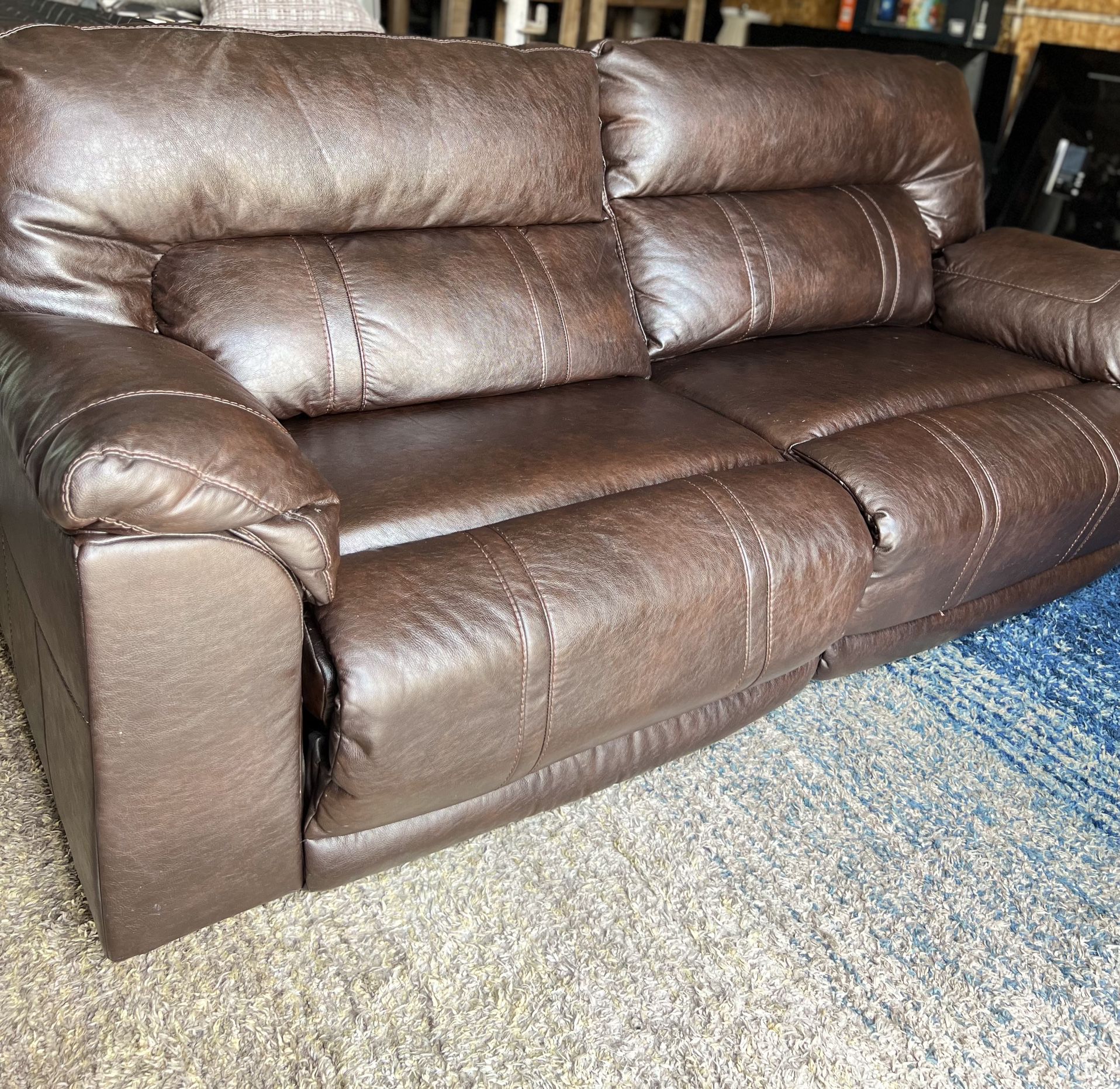 La-Z-boy Reclining original leather sofa in excellent condition like new    (H17"D34"L90")