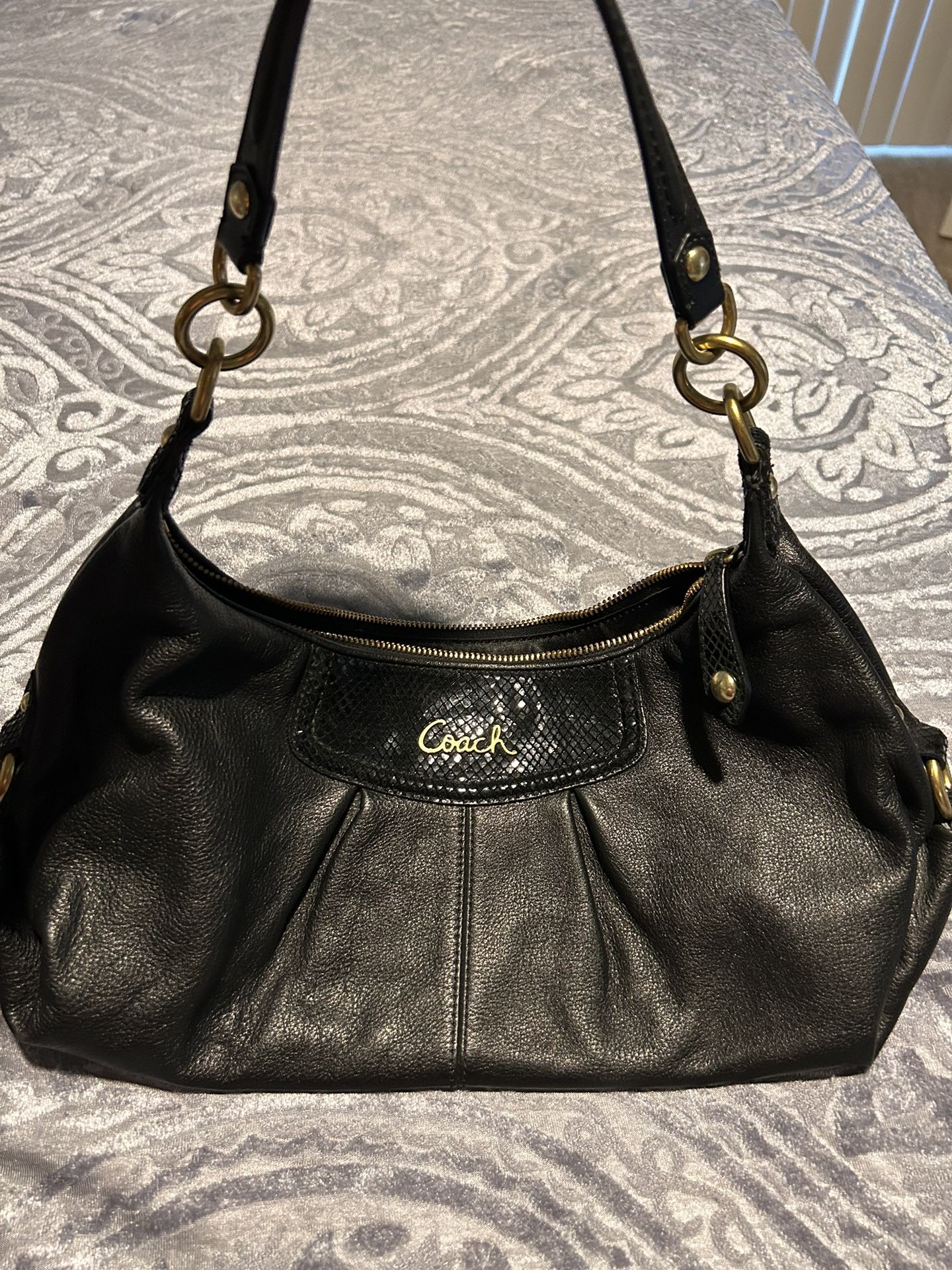 Stunning Coach top Purse!!