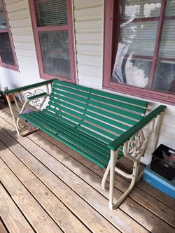 Free rocking bench