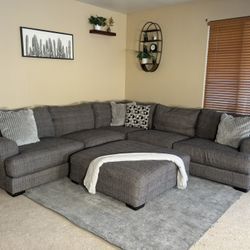 Like-New “Ava Pepper” 3pc L-Sectional W Ottoman