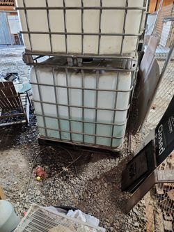 250 Gallon Plastic Tanks With Metal Cage