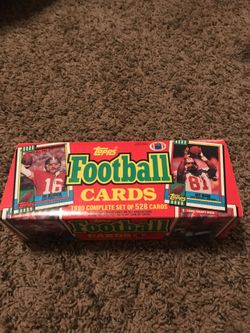 1990 Topps football card complete set. Brand new