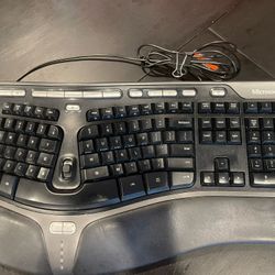 Microsoft Natural Ergonomic 4000 V1.0 Keyboard Black, USB Wired