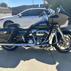 2022 Harley Davidson Road Glide Standard