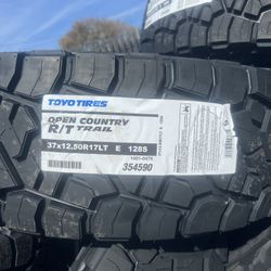 37x12.5017 TOYO TIRES OPEN COUNTRY R/T TRAIL