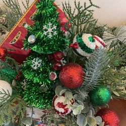 Vintage Collectible M & M Xmas Floral