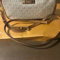 Michael Kors Crossbody Purse Vanilla Color