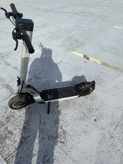 Electric scooter