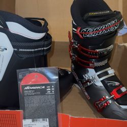 Nordica NXT N3 Ski Boots (Flex 90, Size 285) – New + Free Gloves