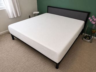 ZINUS 12" Green Tea Memory Foam King Mattress – Good Condition