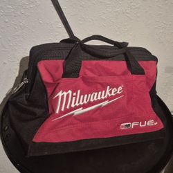 Milwaukee Para La Herramienta En Buenas Condiciones $13