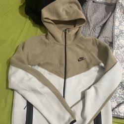 Nike Tech Size Medium