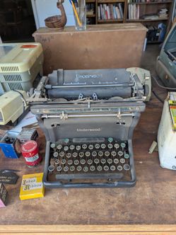 Vintage Underwood type writer