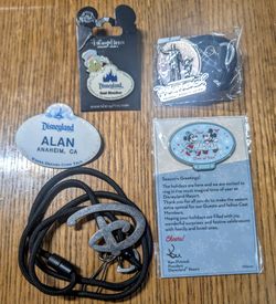 Disney Cast Members Lot,  Pins-Bolos