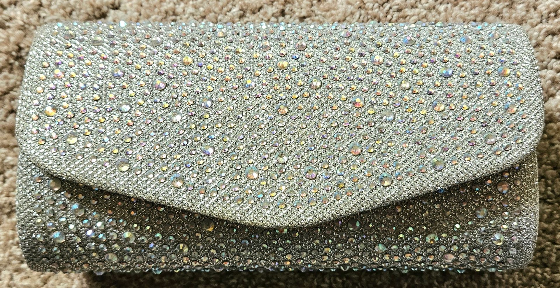 Silver Metallic Clutch Purse w/Strap and Magnetic Closure