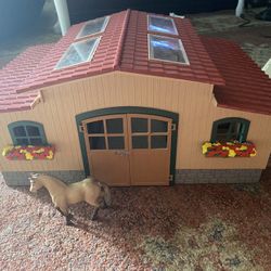 Schleich Horse Barn Like New 